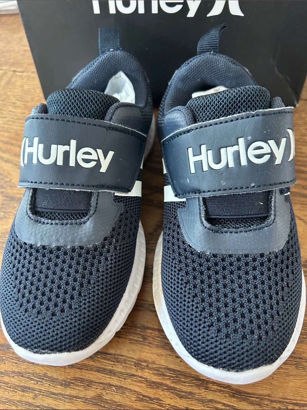 Hurley Deep Navy ⚓️ and White Kids Mesh Hook-and-Loop Sneakers in box 📦